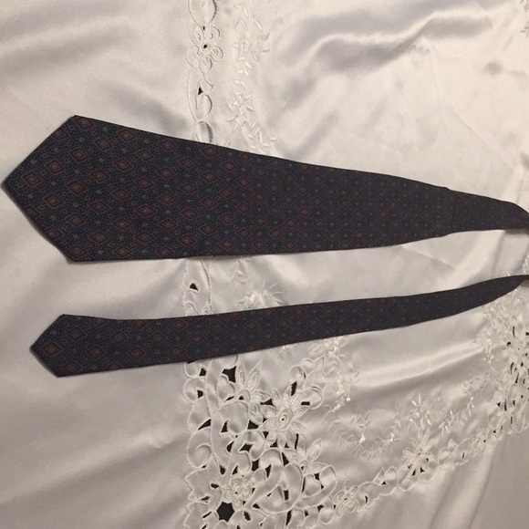 Joseph Abboud tie - Picture 2 of 3
